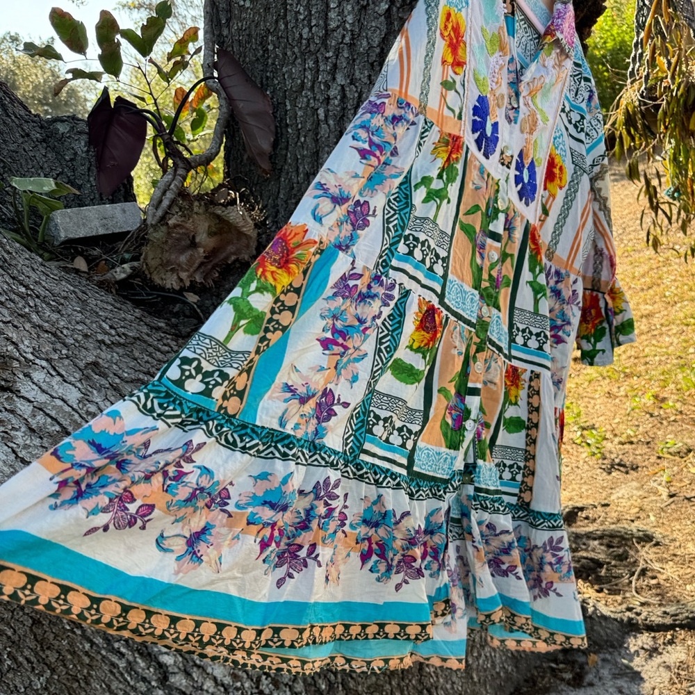 XL Parsley & Sage White and blue midi dress with multi colored floral print. XL - Picture 5 of 13